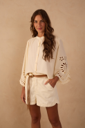 CAMISA ALGODAO BORDADO BARRA BEGE CONCHA