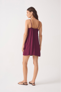 VESTIDO CURTO CREPE SOBREPOSICAO VINHO OUTONO