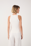 REGATA BORDADA CANELADA OFF WHITE