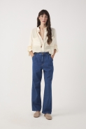 CALCA JEANS DETALHE PREGA 