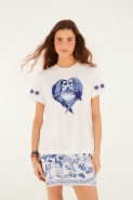TSHIRT FIT BORDADO ARARAS CORACAO